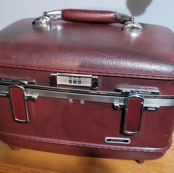 hard shell train case